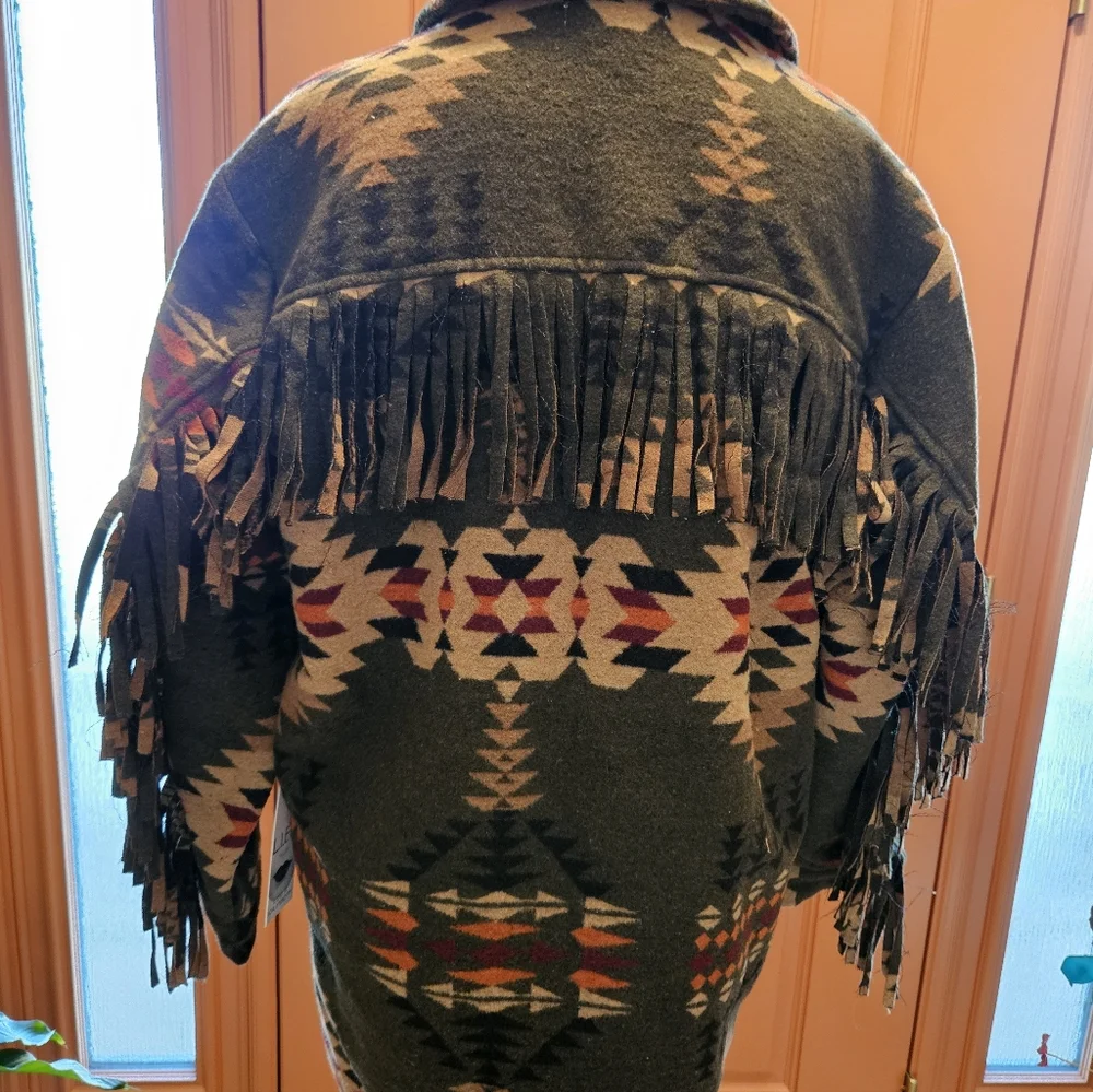 Stylish Patterned Aztec Jacket - Picture 4 of 13